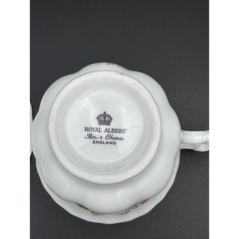 Royal Albert Bone China England Tea Cup And Saucer Gold Trim - Picture 6 of 6